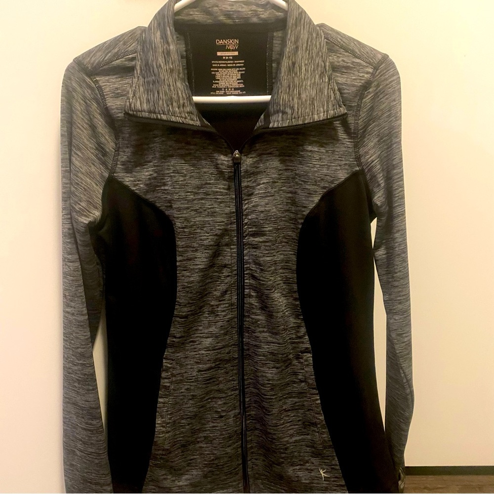 DANSKIN  womens warm up jacket.SEMI-FITTED
